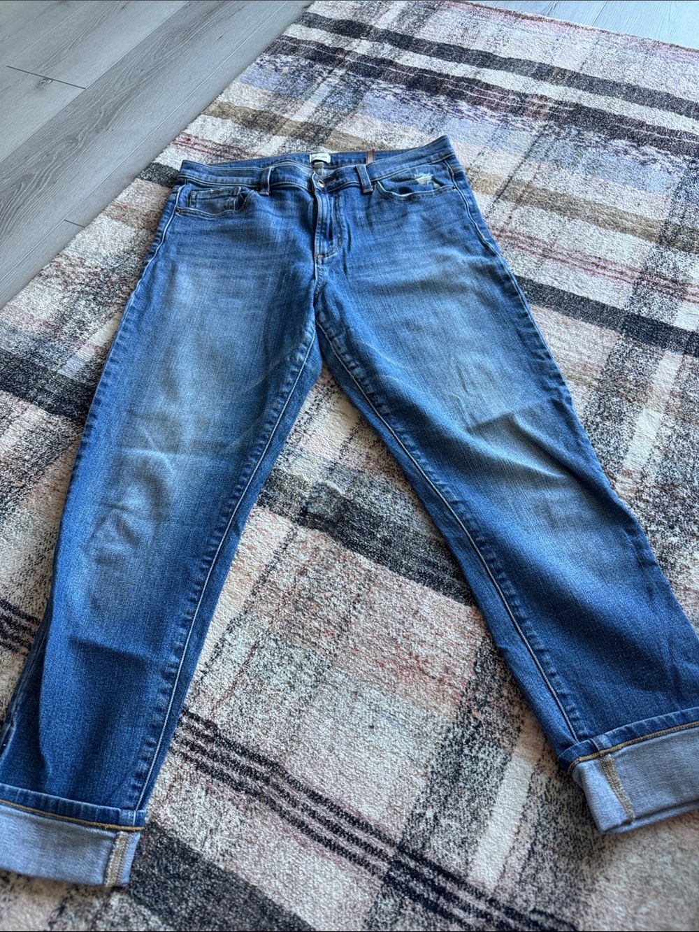 Sneak Peek Women's Boyfriend Jeans in Blue Wash
